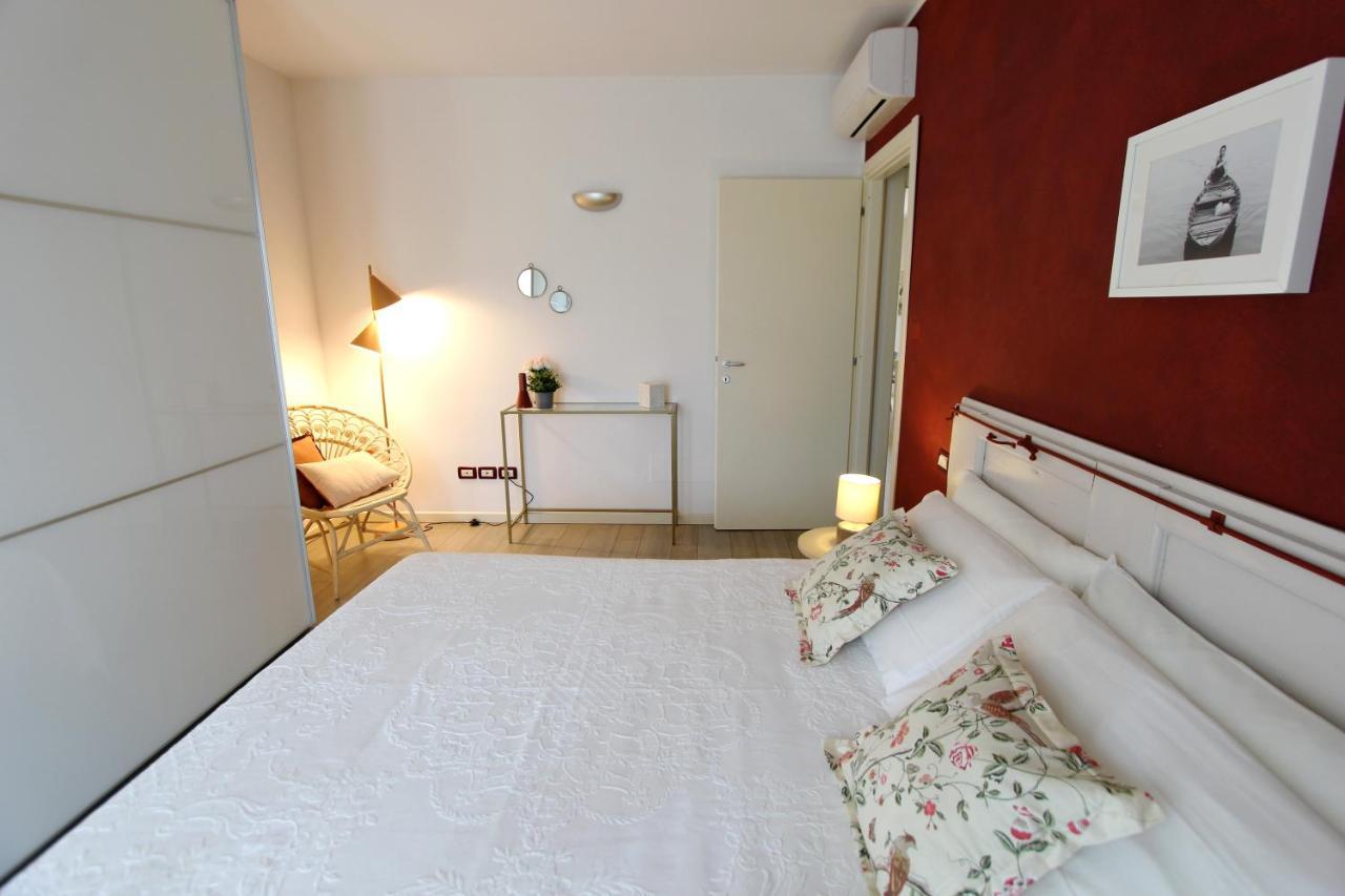 La Casa Di Cele Διαμέρισμα Ντεζεντσάνο ντελ Γκάρντα Εξωτερικό φωτογραφία